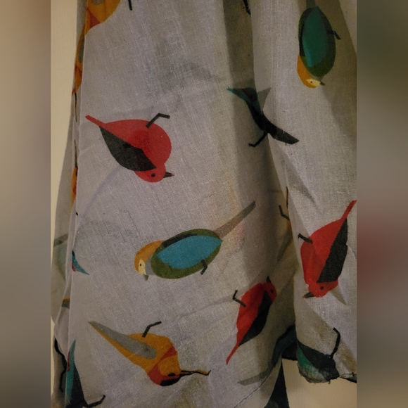 Large Grey Birds Scarf - Picture 4 of 4